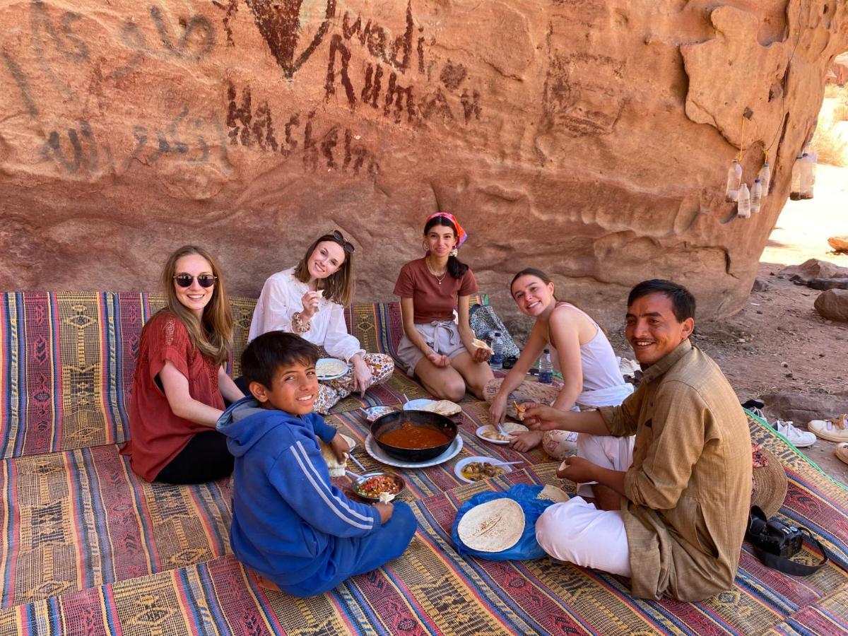 Wadi Rum Bedouin Tour With A Camp Extérieur photo