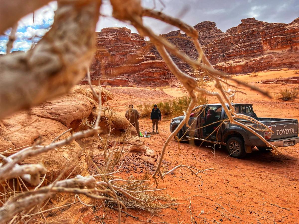 Wadi Rum Bedouin Tour With A Camp Extérieur photo