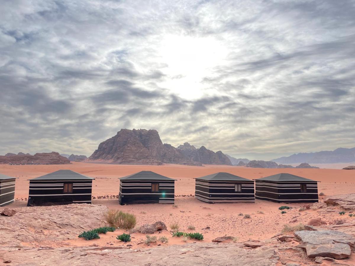 Wadi Rum Bedouin Tour With A Camp Extérieur photo
